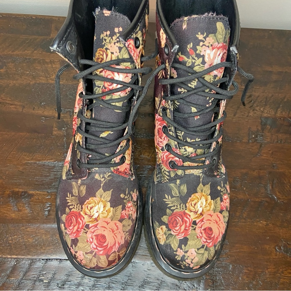 Dr. Martens Victorian Flowers Floral Canvas Boots Docs 11821 Black Pink Size 9 - Picture 3 of 11
